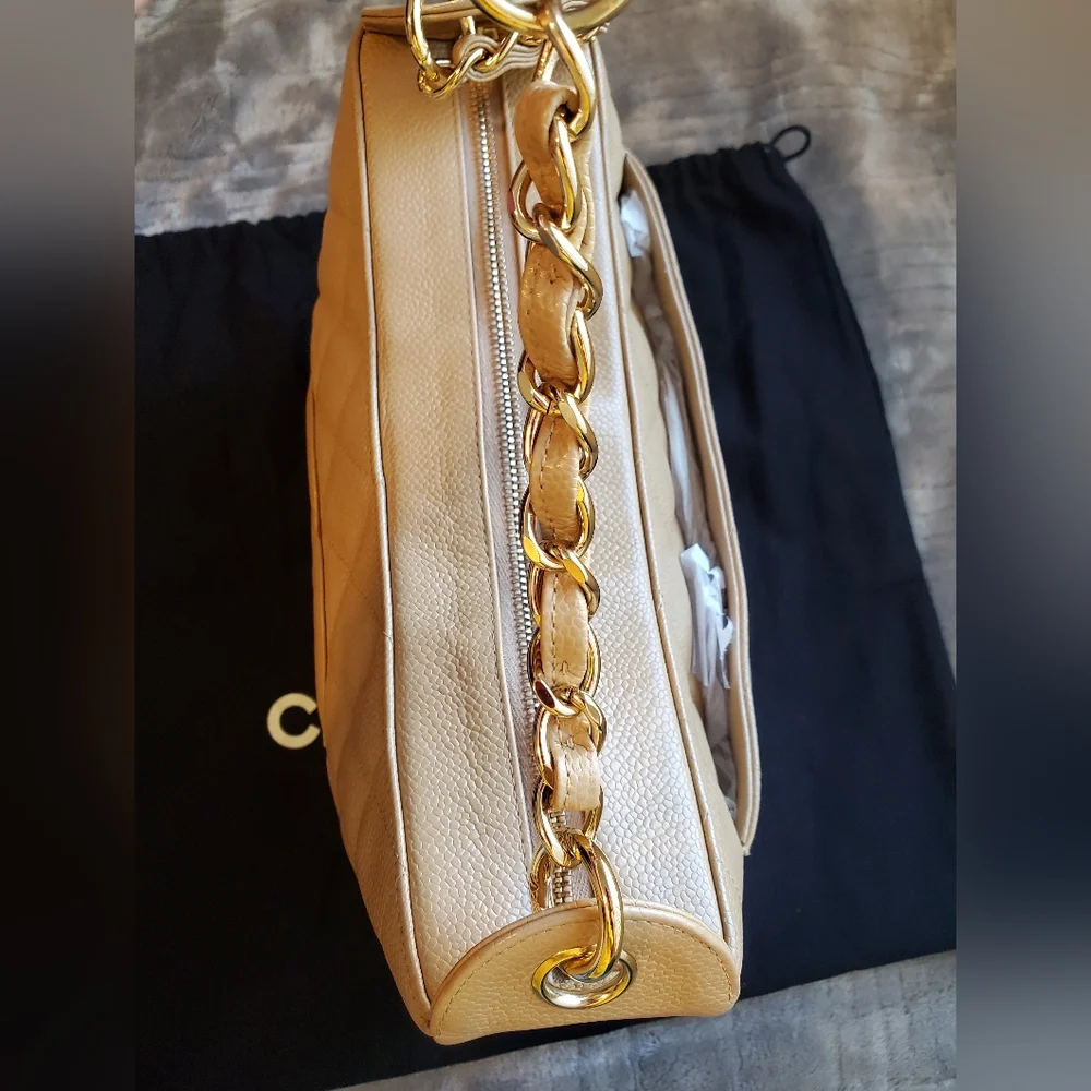 Chanel Timeless Quilted CC Caviar leather shoulder bag - Picture 13 of 16